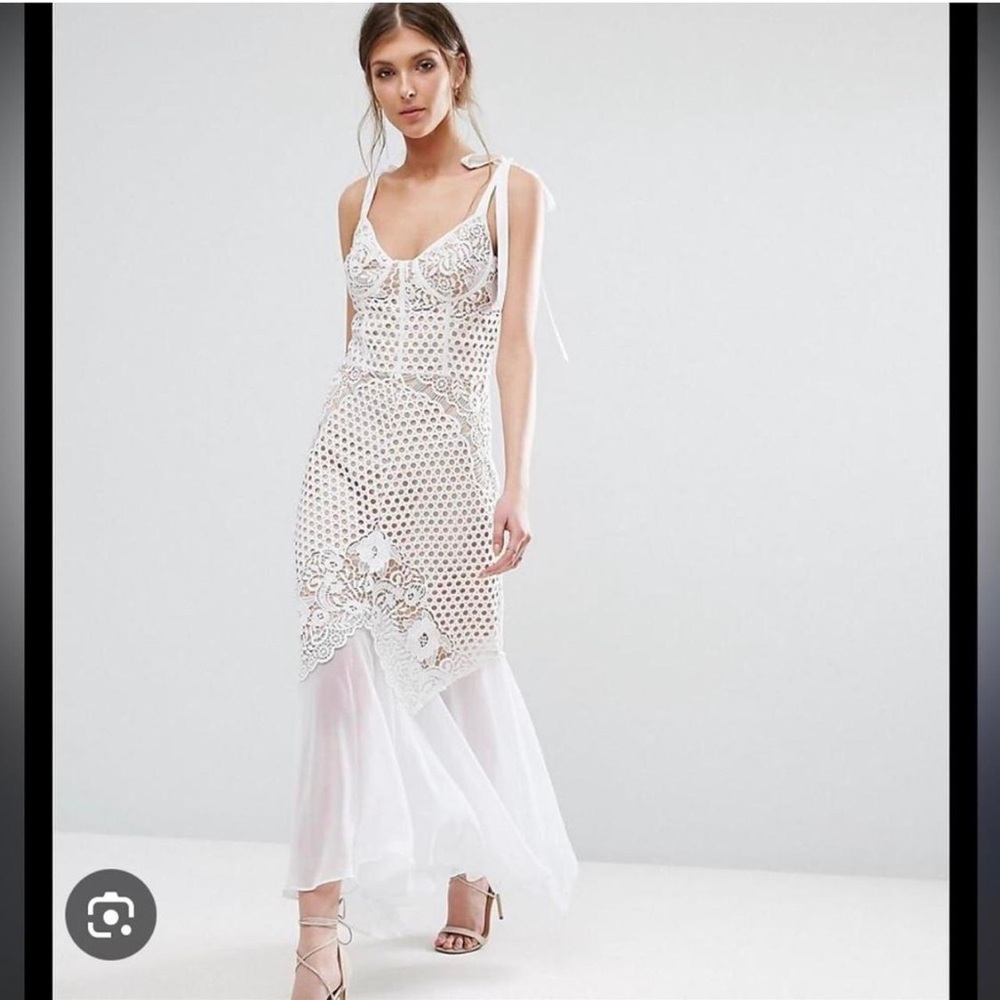 Elegant White Floral Lace Jarlo Dress